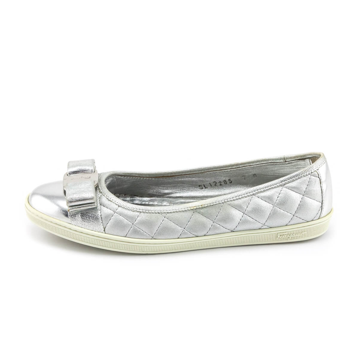 Ferragamo Silver Quilted Vara Bow Ballet Flats Size US 7 | IT 37 - Replica Handbag 
 - Replica Handbags 
Best Quality
 Designer Handbags 
Preloved Fashions