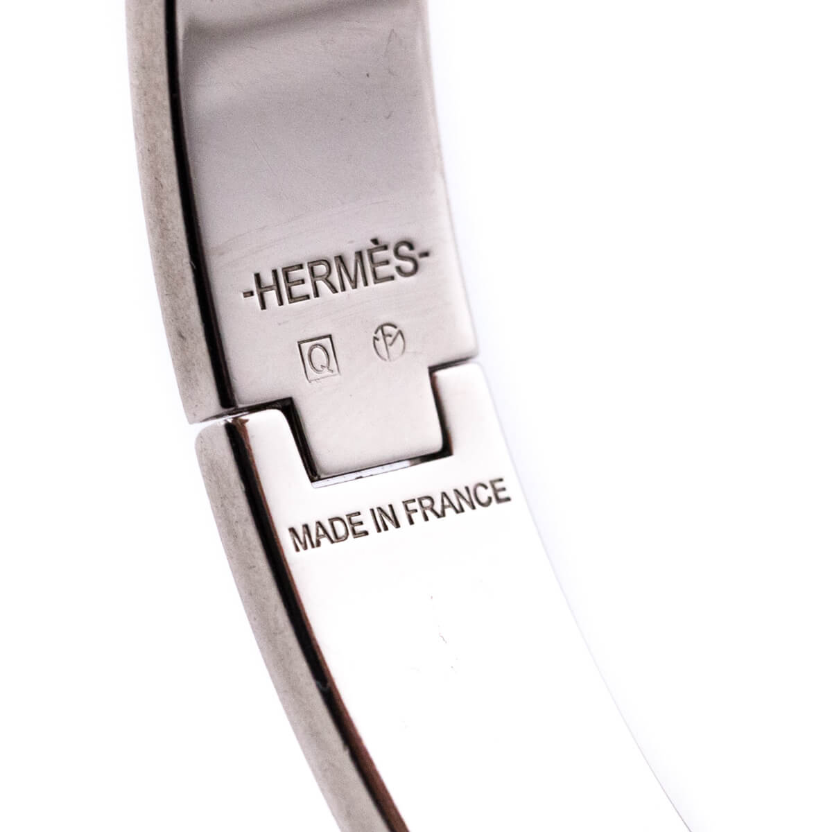 Hermes Navy Enamel 
Palladium Clic H Bracelet Size PM - Replica Handbag 
 - Replica Handbags 
Best Quality
 Designer Handbags 
Preloved Fashions