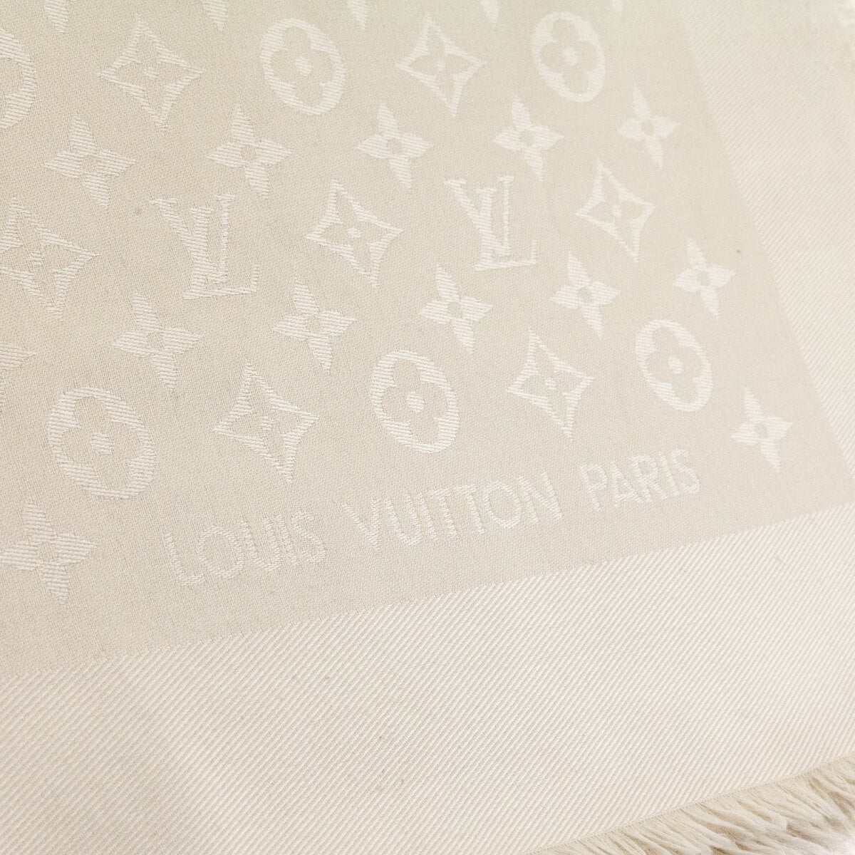 Louis Vuitton Ivory Silk 
Wool Monogram Classic Shawl - Replica Handbag 
 - Replica Handbags 
Best Quality
 Designer Handbags 
Preloved Fashions