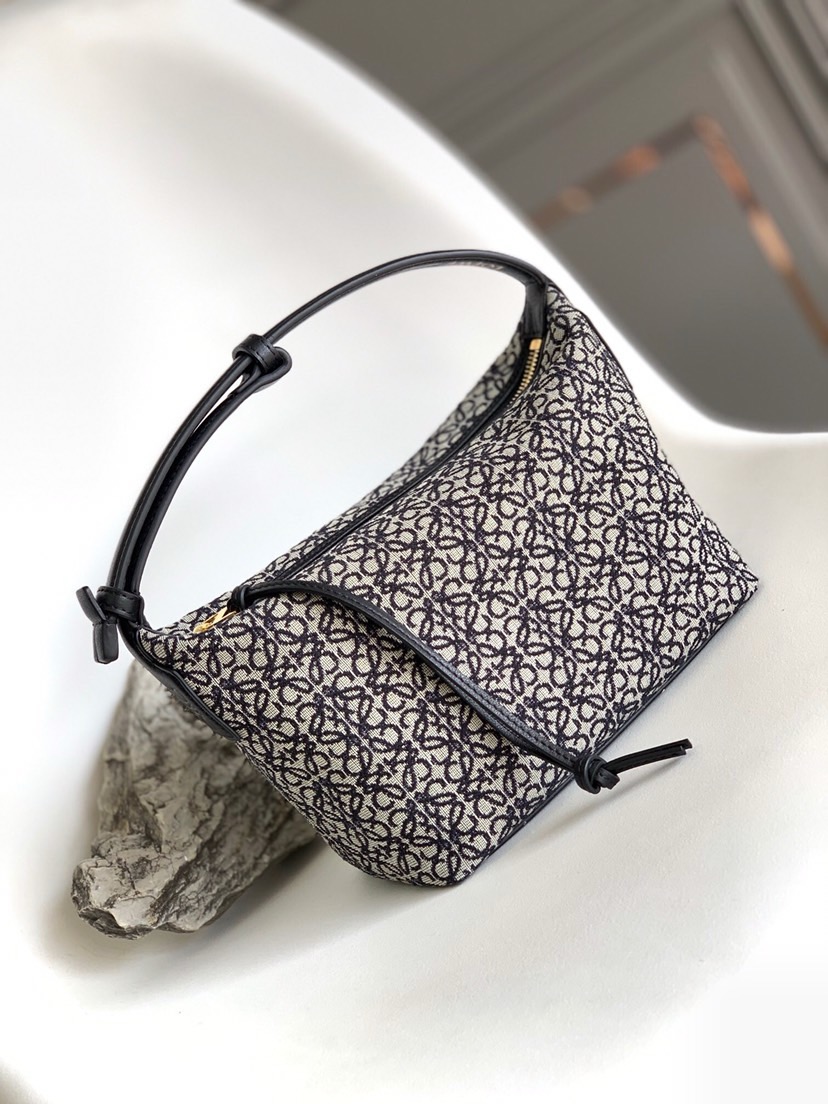 High Quality Luxury Loewe Cubi Anagram Bag – Style 26584