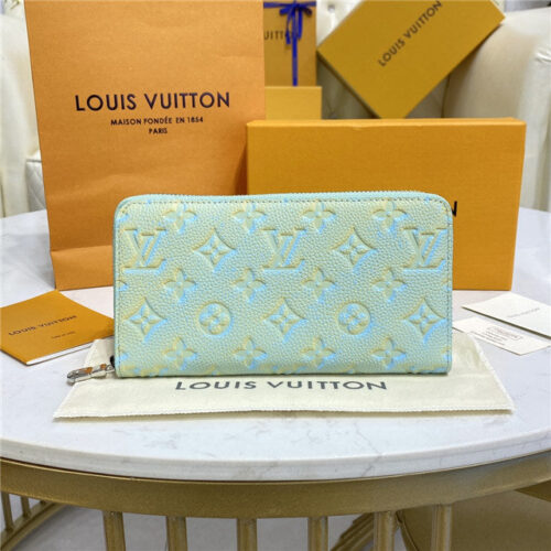 High Quality Luxury Louis Vuitton Zippy Wallet Green