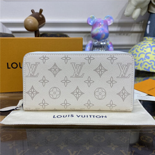 High Quality Luxury Louis Vuitton Zippy Wallet Mahina Ivory