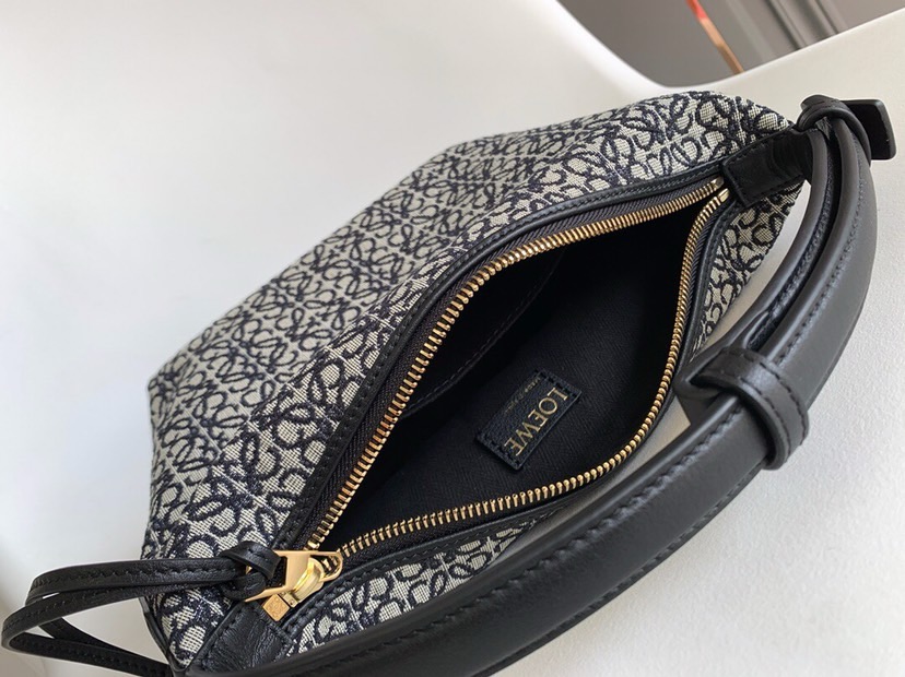 High Quality Luxury Loewe Cubi Anagram Bag – Style 26584 product detail