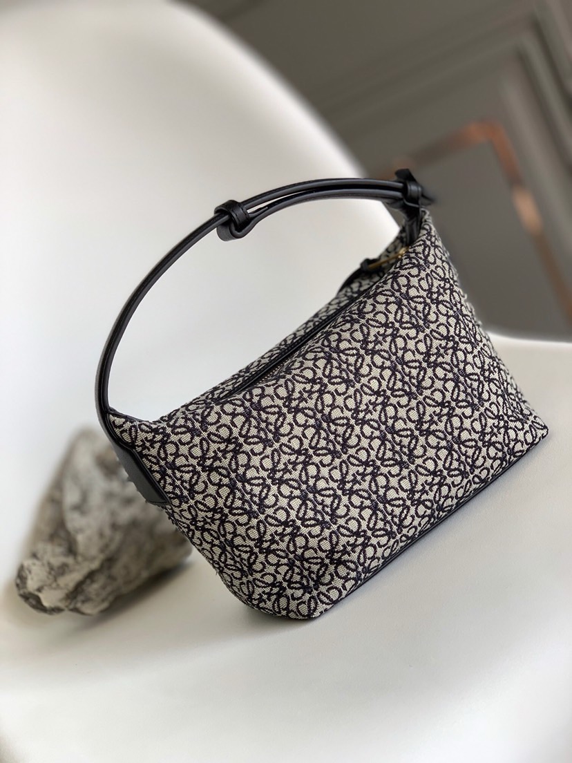 High Quality Luxury Loewe Cubi Anagram Bag – Style 26584 product detail