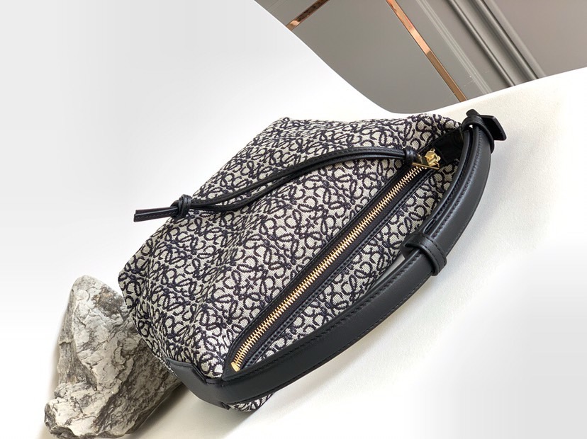 High Quality Luxury Loewe Cubi Anagram Bag – Style 26584 product detail