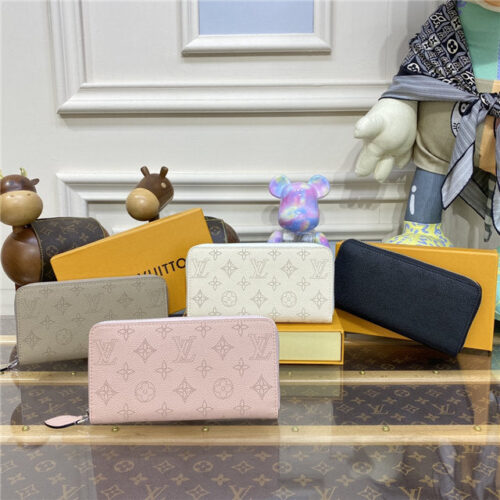 High Quality Luxury Louis Vuitton Zippy Wallet Mahina Noir product detail