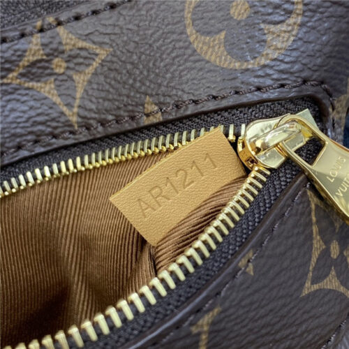 High Quality Luxury Louis Vuitton Utility Phone Sleeve product detail