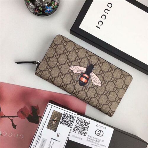High Quality Luxury Gucci GG Supreme Zip Around Wallet Bee Print alternate view