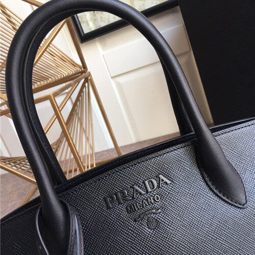 High Quality Luxury Prada Monochrome Saffiano Leather Bag product detail