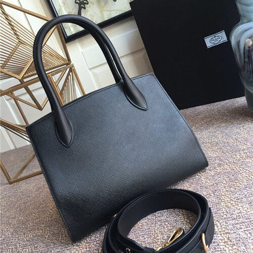 High Quality Luxury Prada Monochrome Saffiano Leather Bag product detail