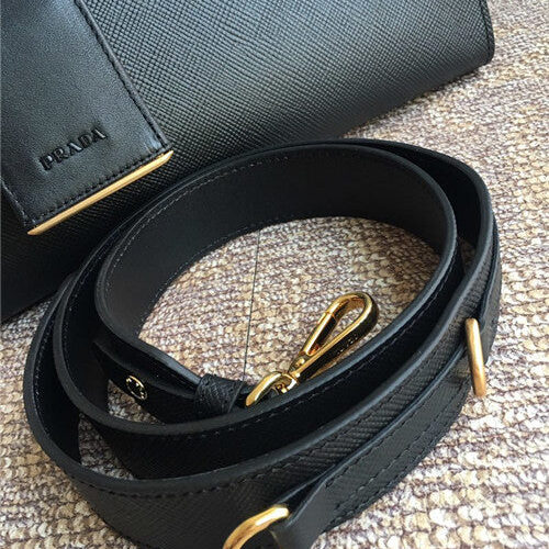 High Quality Luxury Prada Monochrome Saffiano Leather Bag product detail