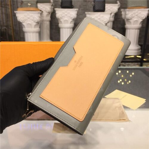 High Quality Luxury Louis Vuitton Cosmos Wallet Monogram alternate view