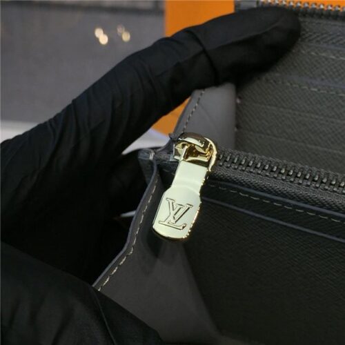 High Quality Luxury Louis Vuitton Cosmos Wallet Monogram product detail
