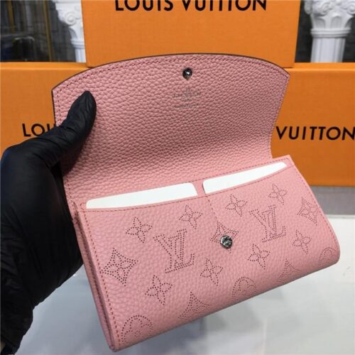 High Quality Luxury Louis Vuitton Iris Wallet Mahina Magnolia product detail