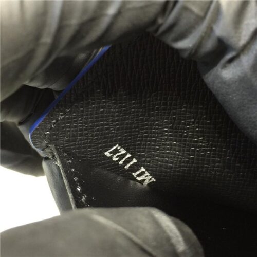 High Quality Luxury Louis Vuitton Multiple Wallet Taiga Leather product detail