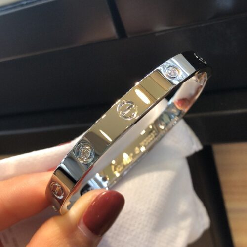 High Quality Luxury Cartier Gorgeous Love Bracelet Silver (Men Size) product detail