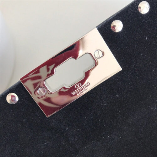 High Quality Luxury Valentino Garavani Rockstud Spike Large Leather Shoulder Bag product detail