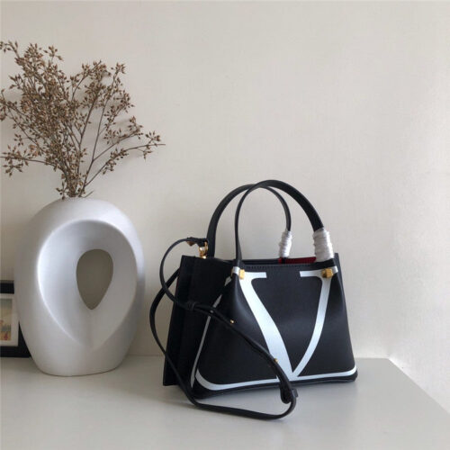 High Quality Luxury Valentino Garavani Escape Calfskin Shopping Bag – Style 03613 product detail