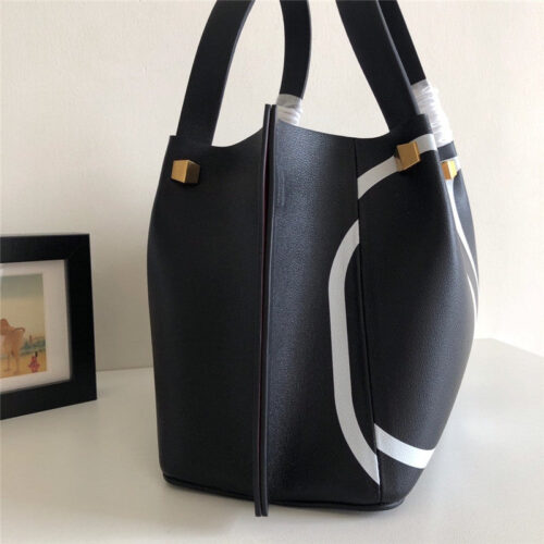 High Quality Luxury Valentino Garavani Escape Calfskin Shopping Bag – Style 03613 product detail