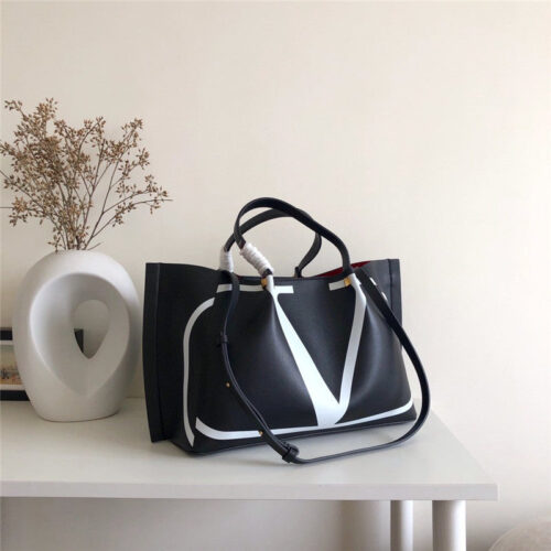 High Quality Luxury Valentino Garavani Escape Calfskin Shopping Bag product detail