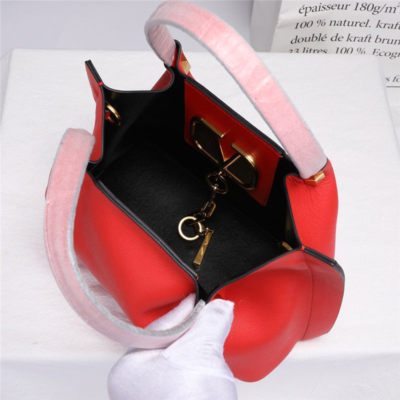 High Quality Luxury Valentino Garavani Vlogo Escape Tote Bag – Style 03771 product detail