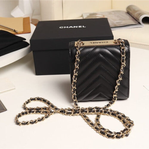 High Quality Luxury Chanel Classic Chain Pouch alternate view