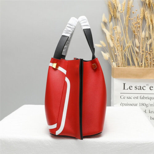 High Quality Luxury Valentino Garavani Vlogo Escape Tote Bag product detail