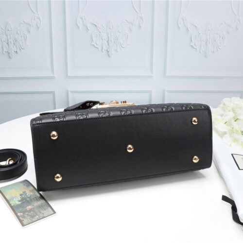 High Quality Luxury Medium Padlock Signature Leather Shoulder Bag product detail
