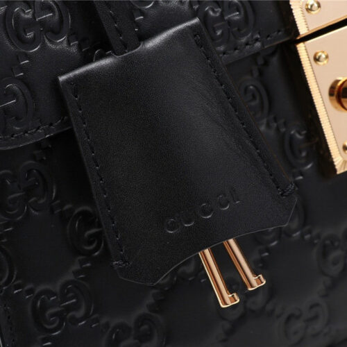 High Quality Luxury Medium Padlock Signature Leather Shoulder Bag product detail