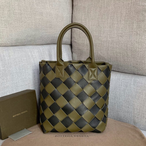 High Quality Luxury Bottega Veneta Leather Check Cabat Tote Bag product detail