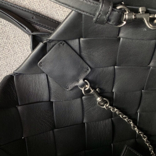 High Quality Luxury Bottega Veneta Leather Check Cabat Tote Bag In Black product detail