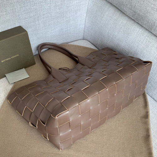 High Quality Luxury Bottega Veneta Tote In Fondente Maxi Intreccio product detail