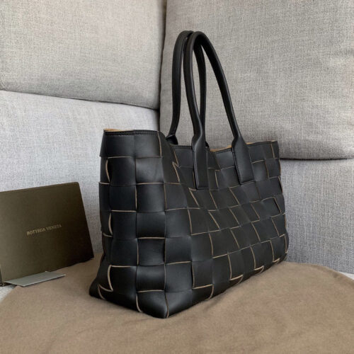 High Quality Luxury Bottega Veneta Tote In Fondente Maxi Intreccio In Black product detail
