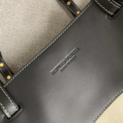 High Quality Luxury Bottega Veneta Quad Leather-Trimmed Canvas Tote Bag In Black White product detail