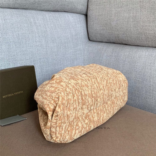 High Quality Luxury Bottega Veneta The Pouch Bag – Style 30137 product detail