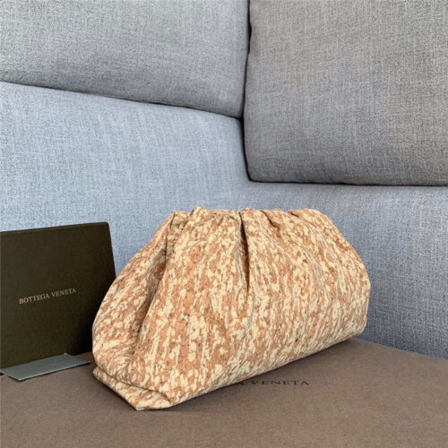 High Quality Luxury Bottega Veneta The Pouch Bag – Style 30137 alternate view