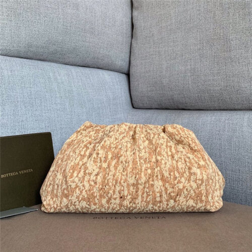 High Quality Luxury Bottega Veneta The Pouch Bag – Style 30137