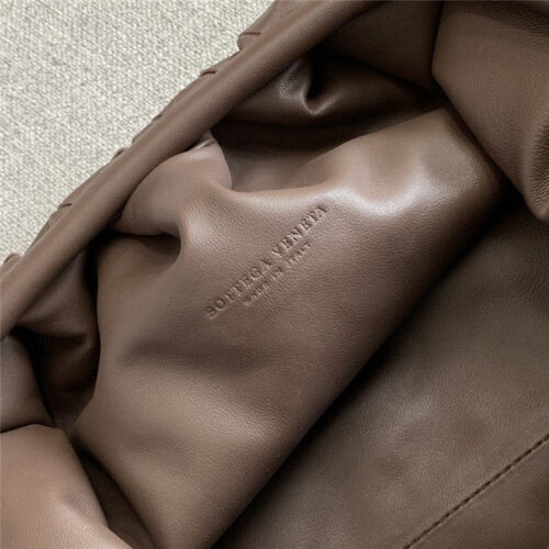 High Quality Luxury Bottega Veneta The Pouch Bag product detail