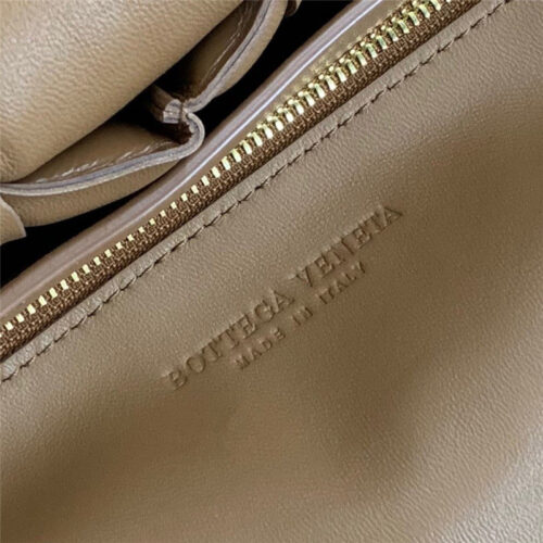 High Quality Luxury Bottega Veneta Padded Cassette Bag – Style 30087 product detail