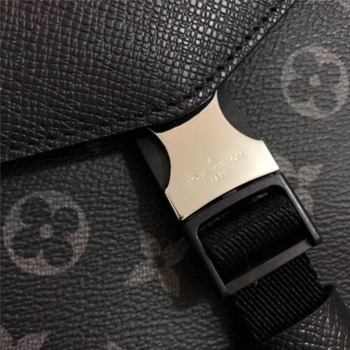 High Quality Luxury Louis Vuitton Outdoor Flap Messenger product detail