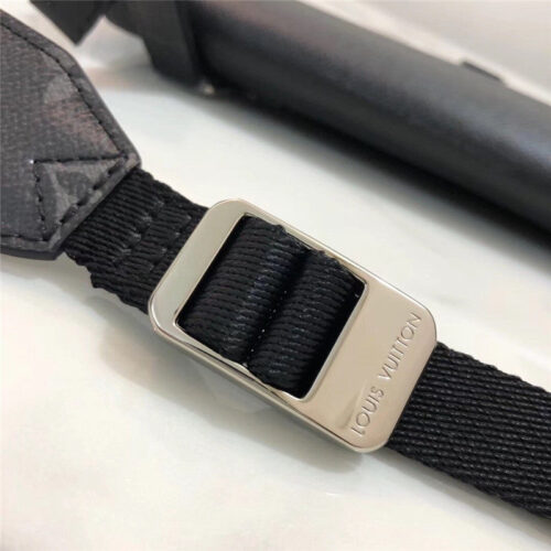 High Quality Luxury Louis Vuitton Outdoor Flap Messenger product detail