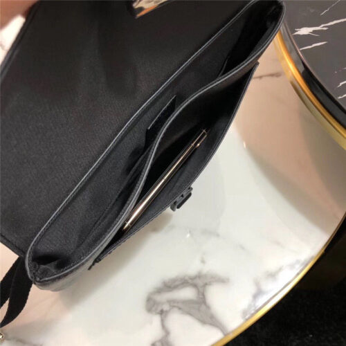 High Quality Luxury Louis Vuitton Outdoor Flap Messenger product detail