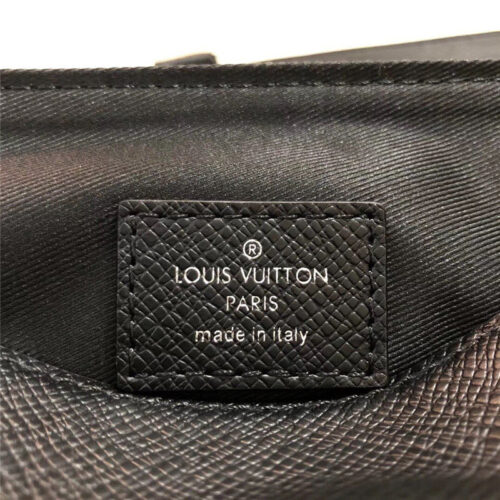 High Quality Luxury Louis Vuitton Outdoor Flap Messenger product detail