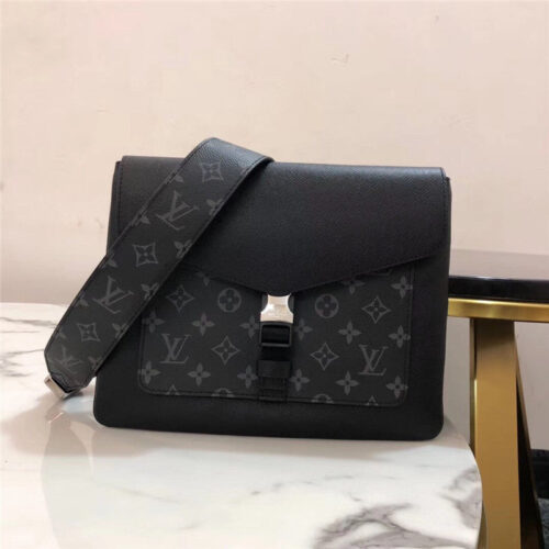 High Quality Luxury Louis Vuitton Outdoor Flap Messenger