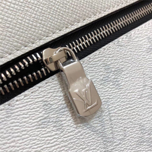 High Quality Luxury Louis Vuitton Outdoor Flap Messenger – Style 47794 product detail