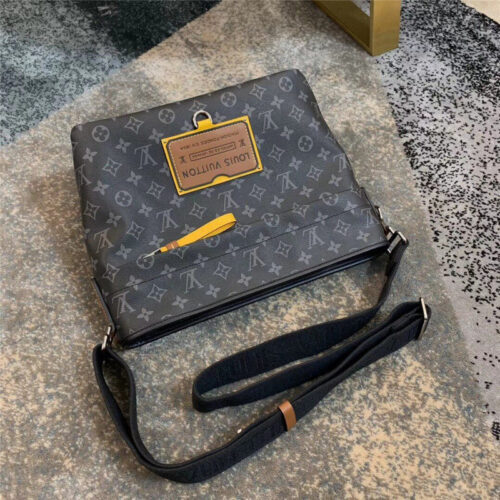 High Quality Luxury Louis Vuitton Messenger PM Voyager Crossbody Bag product detail