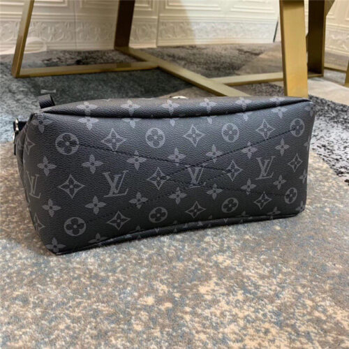 High Quality Luxury Louis Vuitton Messenger PM Voyager product detail