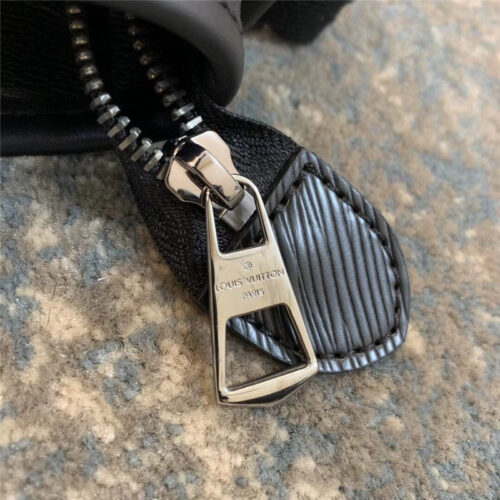High Quality Luxury Louis Vuitton Messenger PM Voyager product detail