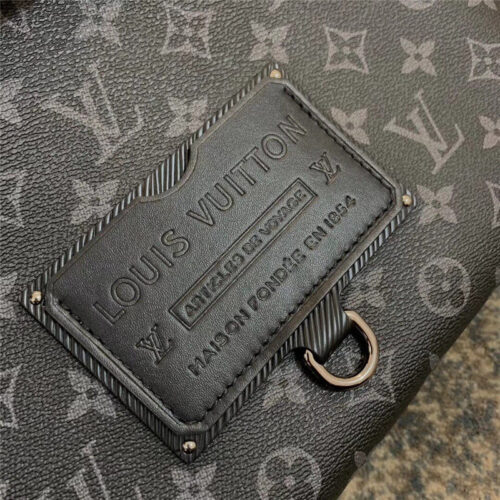 High Quality Luxury Louis Vuitton Messenger PM Voyager product detail