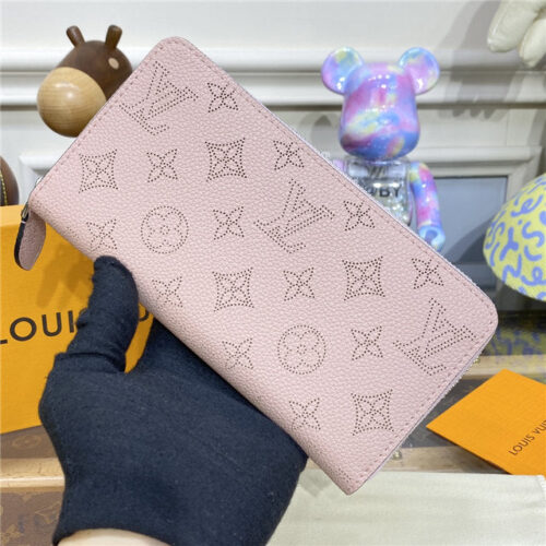 High Quality Luxury Louis Vuitton Zippy Wallet Mahina Magnolia alternate view